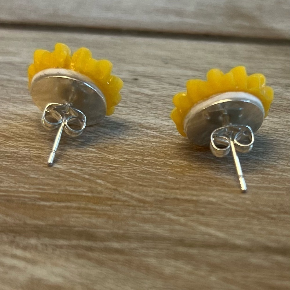 Sunflower Stud Earrings - NWT - Picture 4 of 7